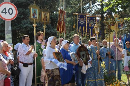 В Тбилисской состоялся крестный ход в честь Дня семьи, любви и верности